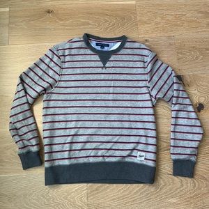 Long sleeve Tommy Hilfilger sweatshirt/sweater in like new condition.